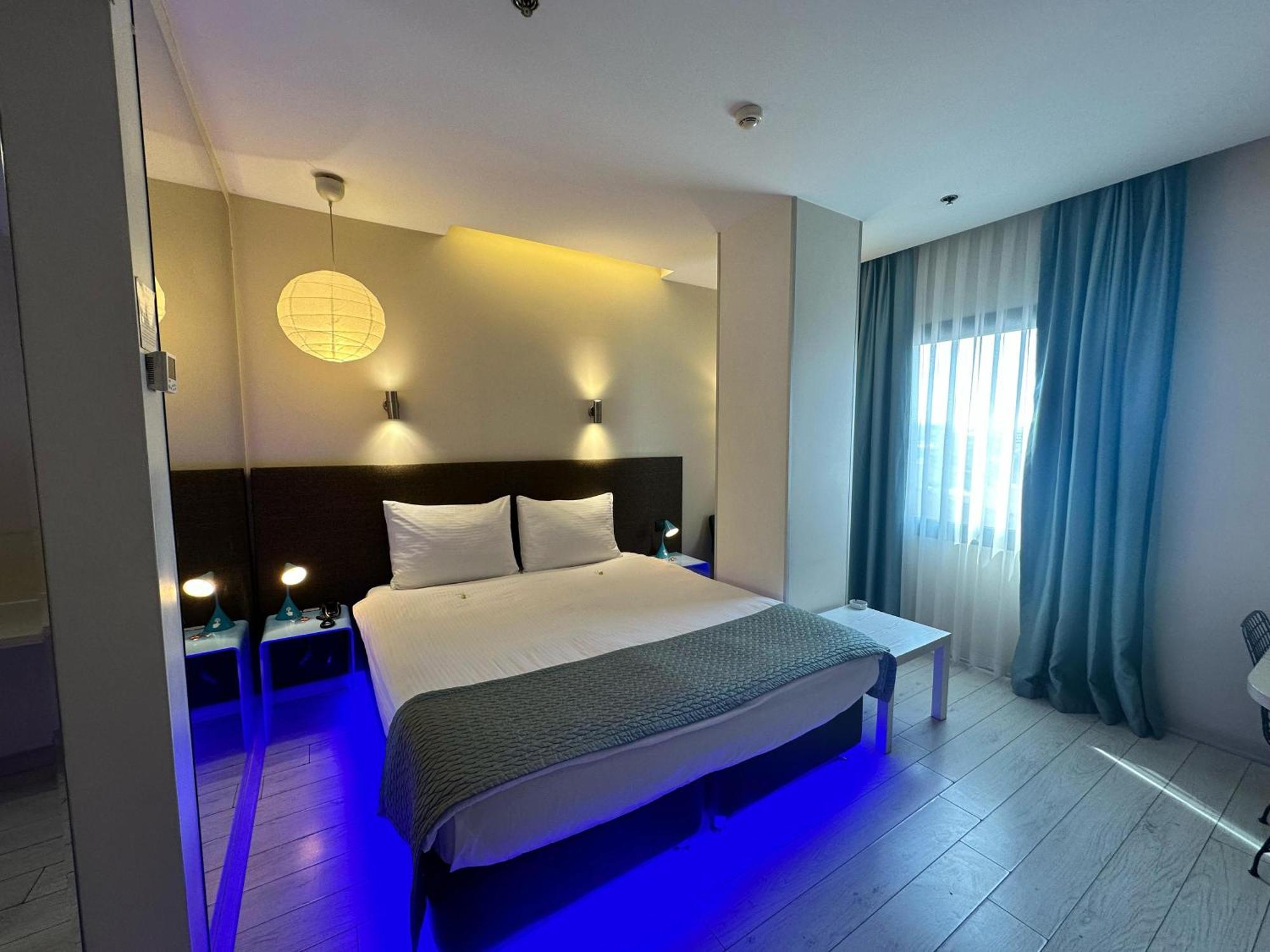 Tempo Hotel 4Levent Истанбул Екстериор снимка