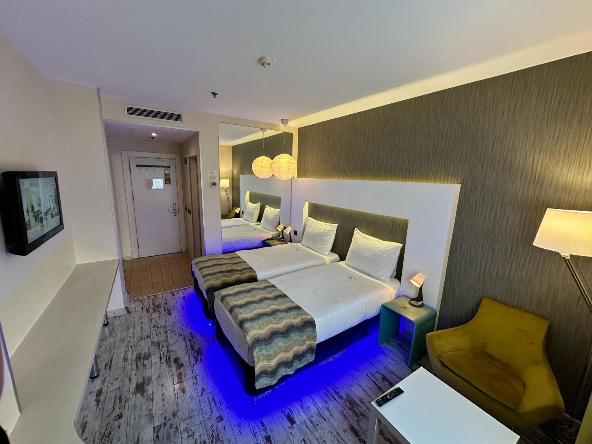 Tempo Hotel 4Levent Истанбул Екстериор снимка