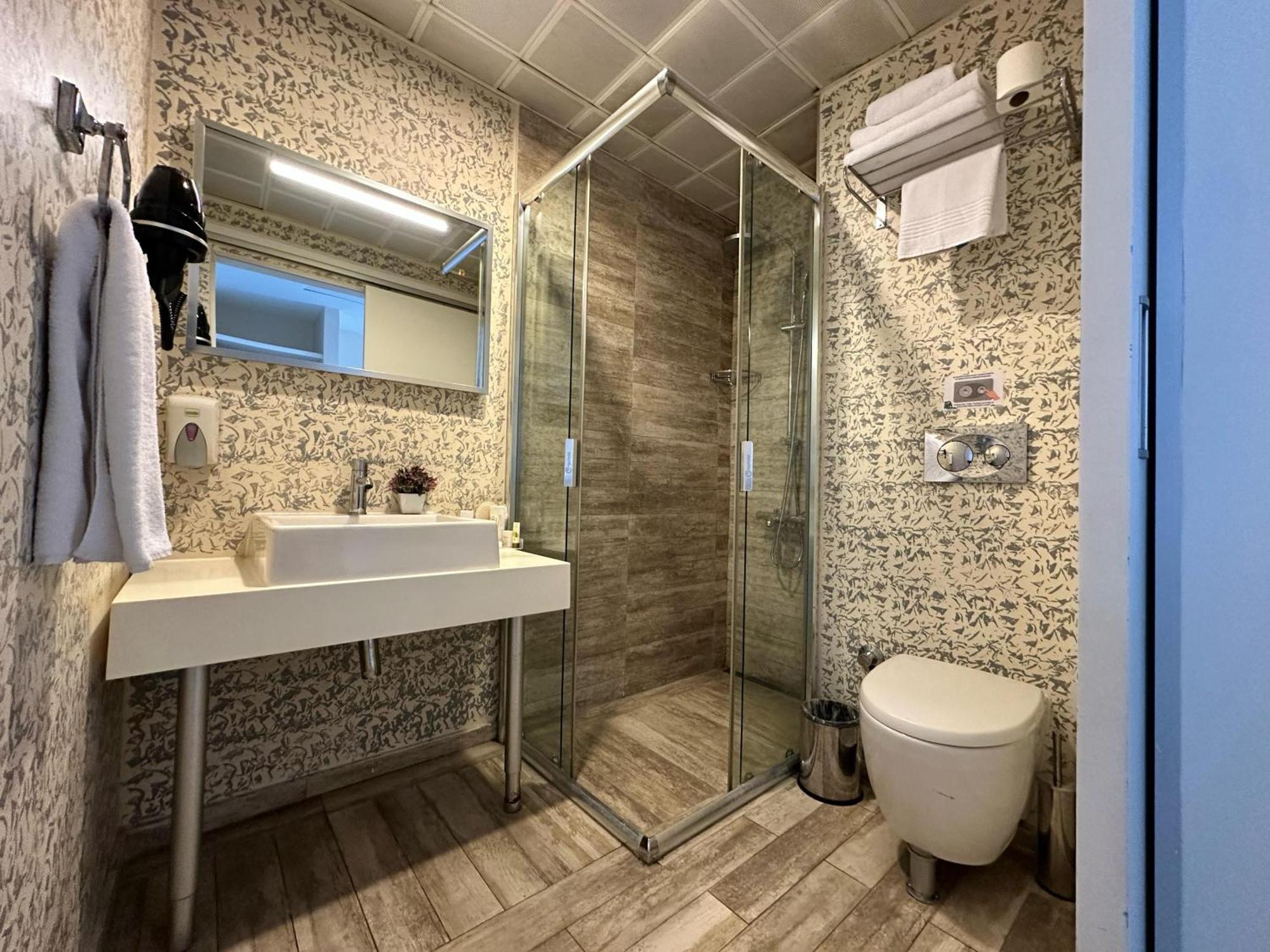 Tempo Hotel 4Levent Истанбул Екстериор снимка