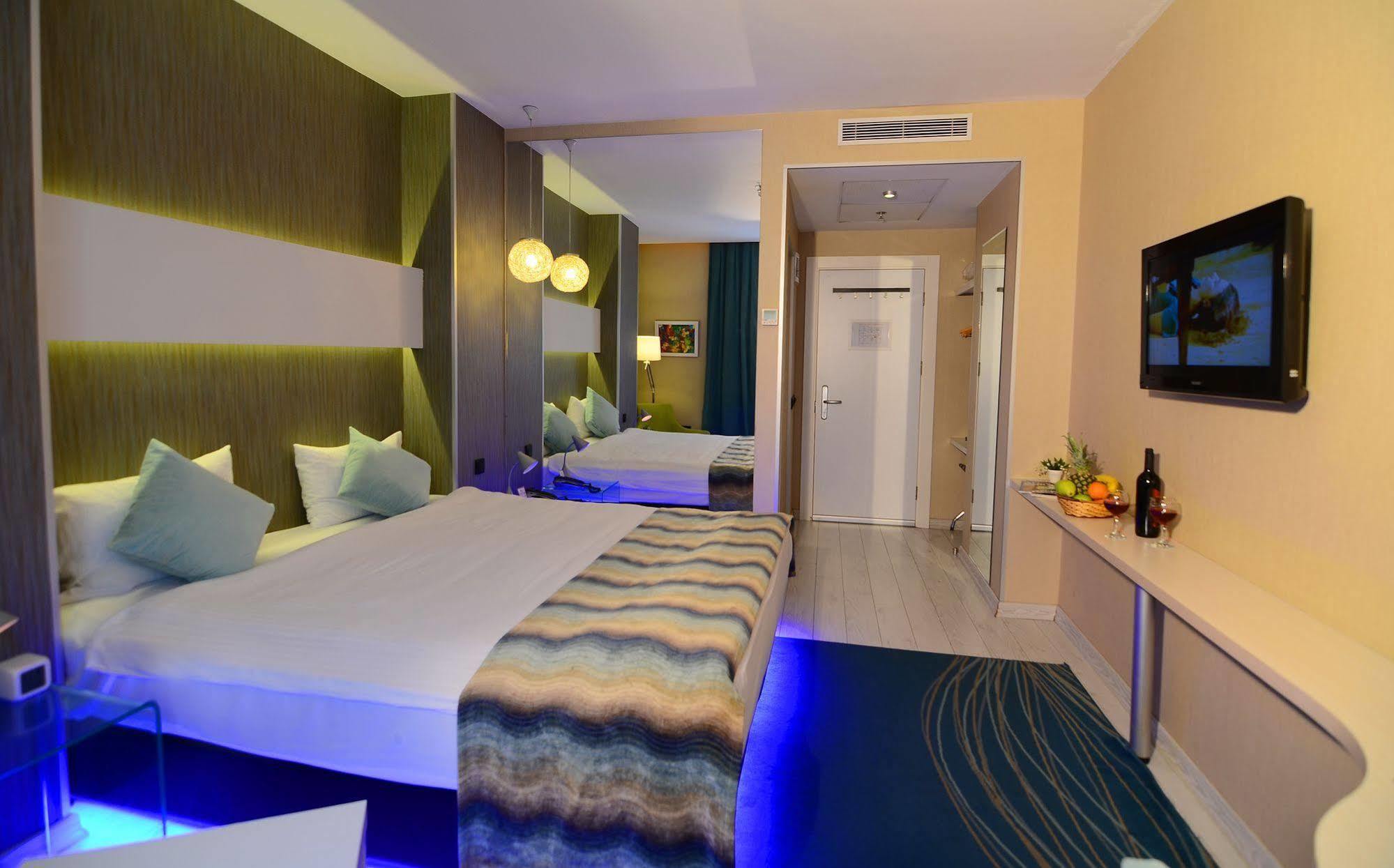 Tempo Hotel 4Levent Истанбул Екстериор снимка